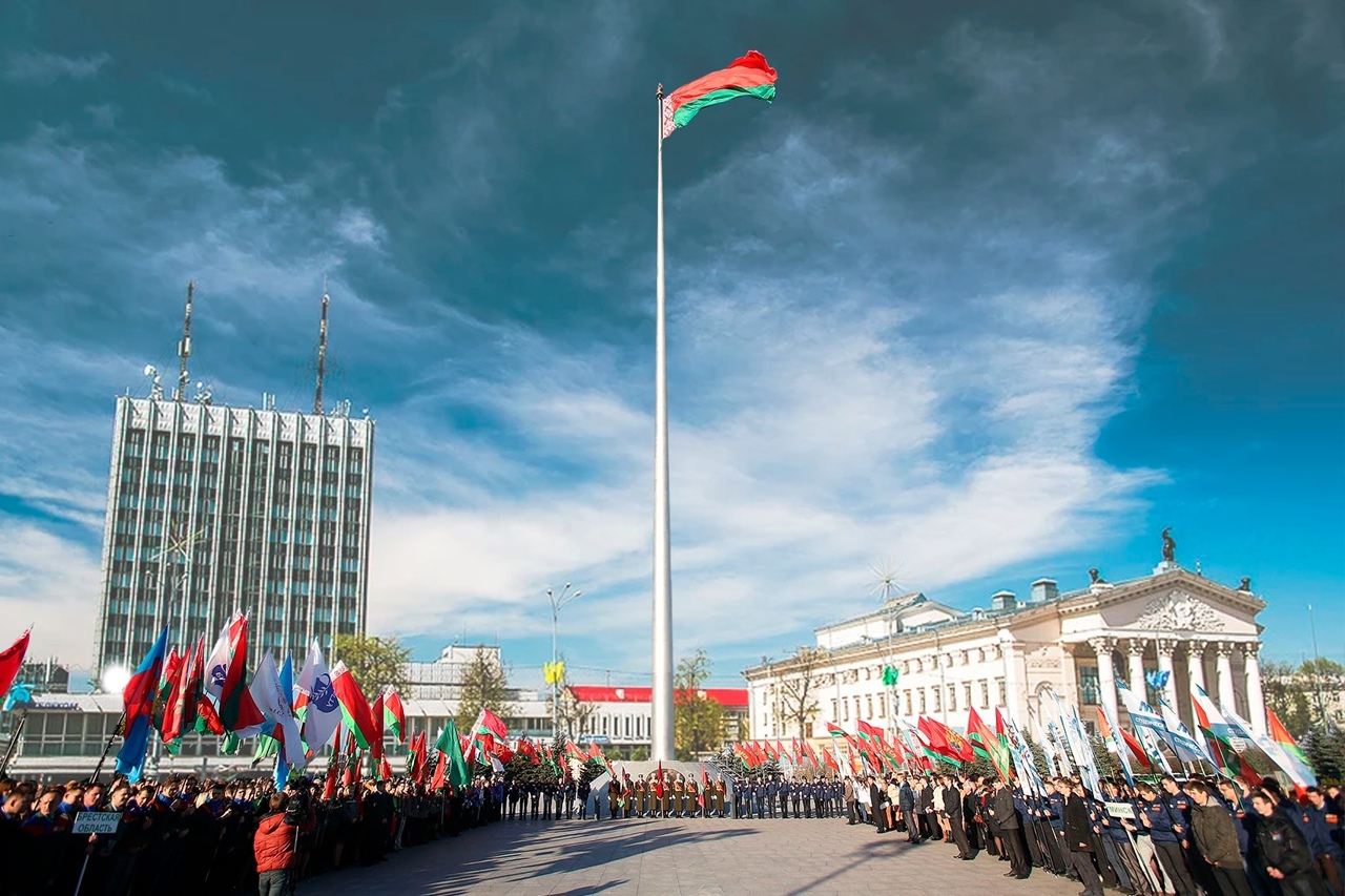 Лукашенко: Государственные символы суверенной Беларуси воплощают в себе выдающиеся достижения современников