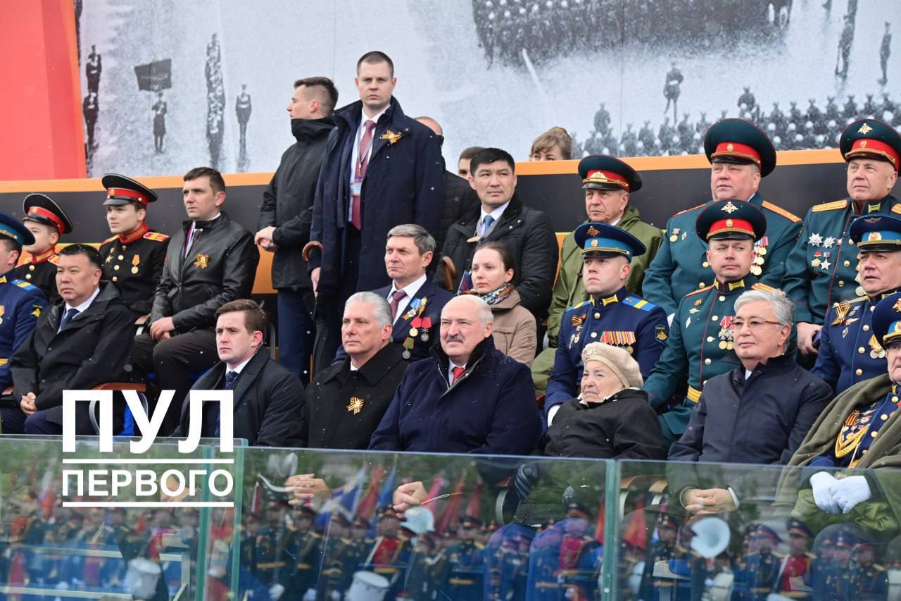 Лукашенко смотрел парад в Москве со 100-летней Екатериной Евдокимовой, воевавшей в Беларуси