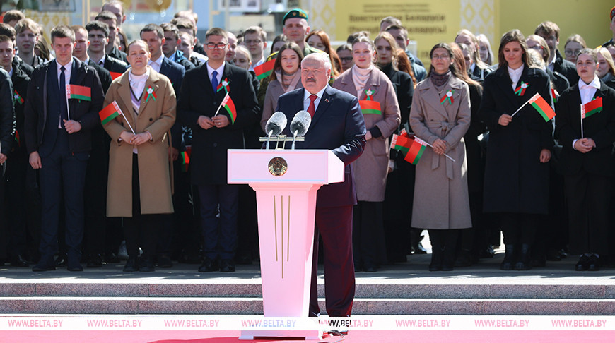 12 мая, в день празднования госсимволики Беларуси, Лукашенко в прямом эфире обратился к белорусам